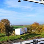 Сasa de vacaciones Ranch 66 - Wellness Tiny House Black Swallow Ve Stylu Route 66 Se Saunou, Koupacím Sudem A Bazénem