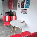 Сasa de vacaciones Ranch 66 - Wellness Tiny House Black Swallow Ve Stylu Route 66 Se Saunou, Koupacím Sudem A Bazénem Tršice