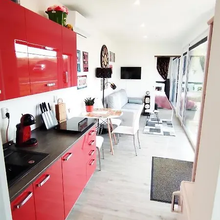Ranch 66 - Wellness Tiny House Black Swallow Ve Stylu Route 66 Se Saunou, Koupacim Sudem A Bazenem Tršice
