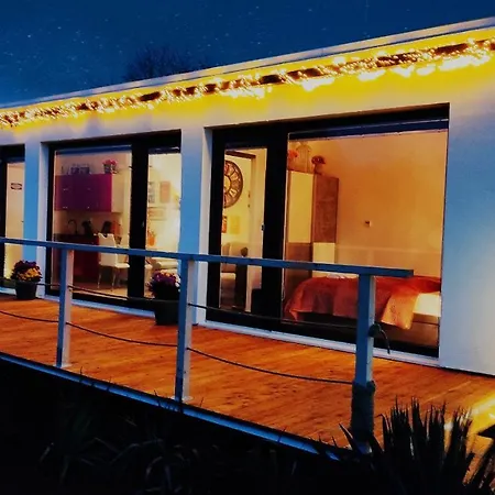 Ranch 66 - Wellness Tiny House Black Swallow Ve Stylu Route 66 Se Saunou, Koupacim Sudem A Bazenem Dom wakacyjny *