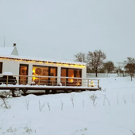 Ranch 66 - Wellness Tiny House Black Swallow Ve Stylu Route 66 Se Saunou, Koupacim Sudem A Bazenem Tršice