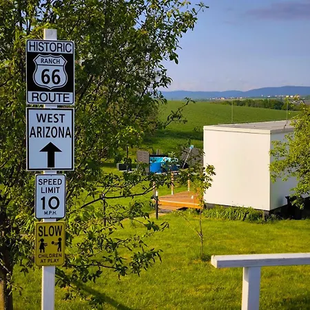 Ranch 66 - Wellness Tiny House Black Swallow Ve Stylu Route 66 Se Saunou, Koupacím Sudem A Bazénem Tršice