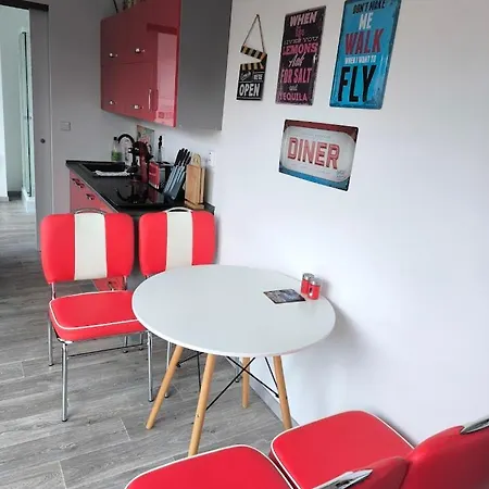 Dom wakacyjny Ranch 66 - Wellness Tiny House Black Swallow Ve Stylu Route 66 Se Saunou, Koupacim Sudem A Bazenem Tršice