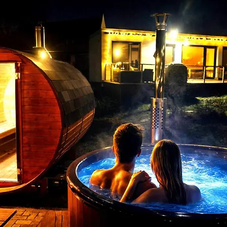 Ranch 66 - Wellness Tiny House Black Swallow Ve Stylu Route 66 Se Saunou, Koupacim Sudem A Bazenem *