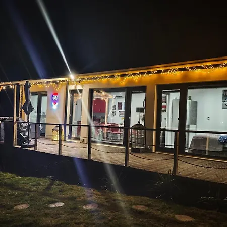 Ranch 66 - Wellness Tiny House Black Swallow Ve Stylu Route 66 Se Saunou, Koupacim Sudem A Bazenem Ferienhaus *