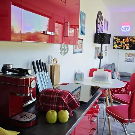 Ranch 66 - Wellness Tiny House Black Swallow Ve Stylu Route 66 Se Saunou, Koupacim Sudem A Bazenem Ferienhaus Tršice